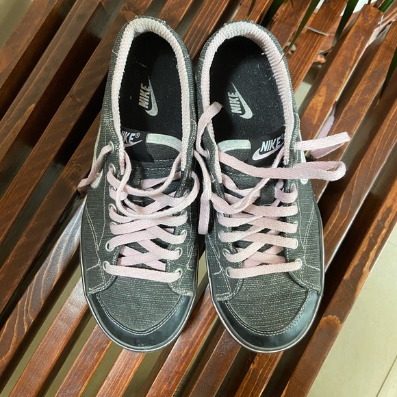 Nike sneakers - Picture 4 of 5